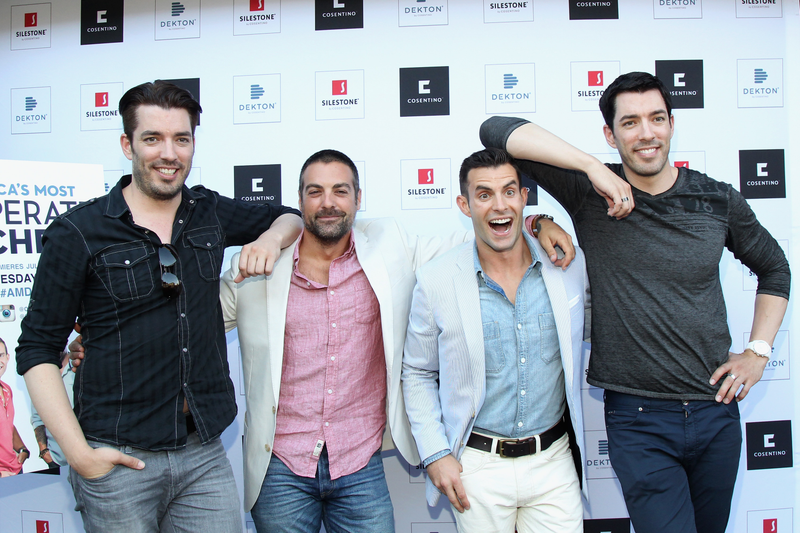 Illustration for article titled Photos of the Property Brothers Posing